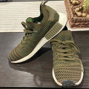 Mens Adidas Boost Sneakers Sz 9